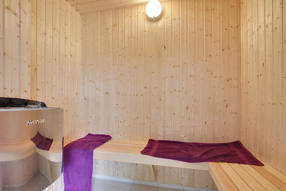 Genießen Sie die heiße Sauna im Luxusferienhaus Nr. 715 für 20 Personen