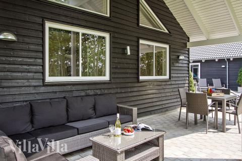 Auf der Terrasse des Ferienhauses Nr. 715 ist Platz für 20 Personen.