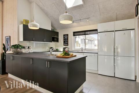 Die Küche in dem Luxusferienhaus Nr. 399 ist so gut ausgestattet, dass man problemlos Mahlzeiten für 18 Personen zubereiten kann.