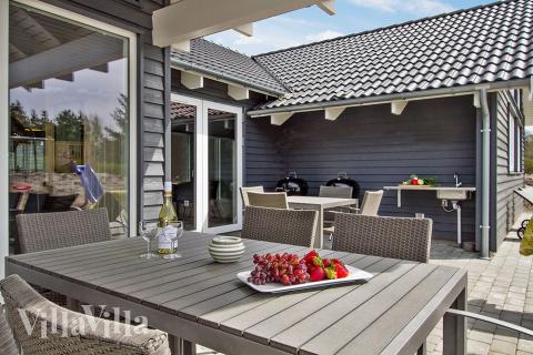 Genießen Sie einen Grillabend auf der Terrasse des Luxusferienhauses Nr. 399 in Westjütland