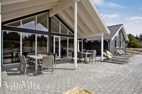 Das Luxusferienhaus Nr. 399 hat eine tolle Terrasse, die mit hochwertigen Gartenmöbeln für 18 Personen ausgestattet ist.