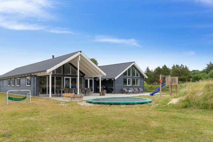 Dieses schöne Poolhaus Nr. 399 mit Platz für 18 Personen liegt in Westjütland