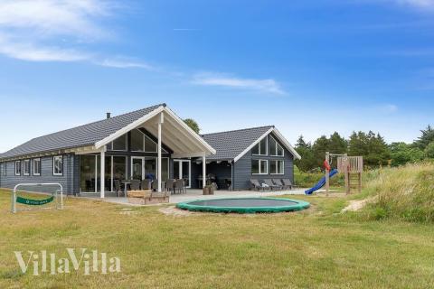 Dieses schöne Poolhaus Nr. 399 mit Platz für 18 Personen liegt in Westjütland