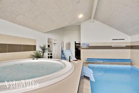 Genießen Sie den warmen Whirlpool im Luxusferienhaus Nr. 388 in Nordseeland