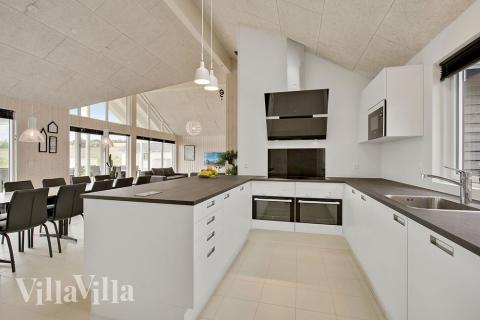 Die Küche in dem Luxusferienhaus Nr. 388 ist so gut ausgestattet, dass man problemlos Mahlzeiten für 16 Personen zubereiten kann.