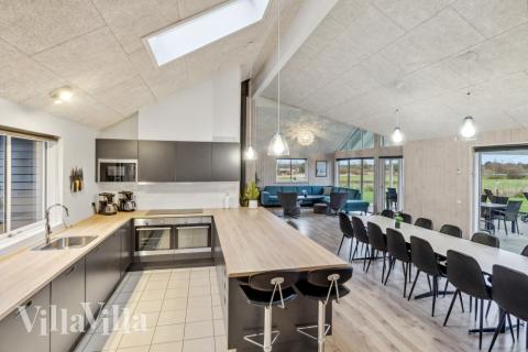 Die Küche in dem Luxusferienhaus Nr. 397 ist so gut ausgestattet, dass man problemlos Mahlzeiten für 18 Personen zubereiten kann.