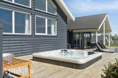 Genießen Sie einen Grillabend auf der Terrasse des Luxusferienhauses Nr. 397 in Nordseeland