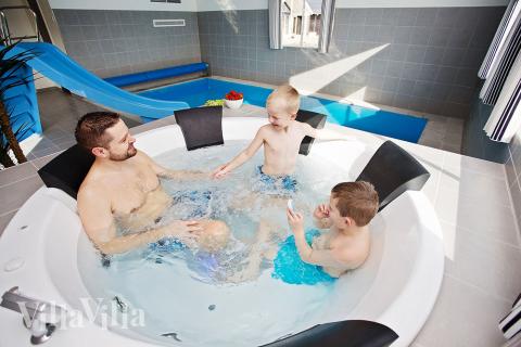 Genießen Sie den warmen Whirlpool im Luxusferienhaus Nr. 398 in Nordseeland