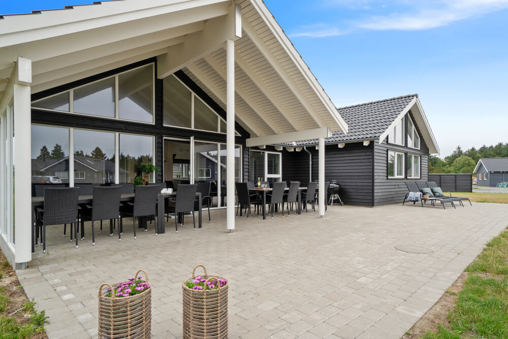 Große Terrasse am Luxusferienhaus Nr. 390 in Westjütland.
