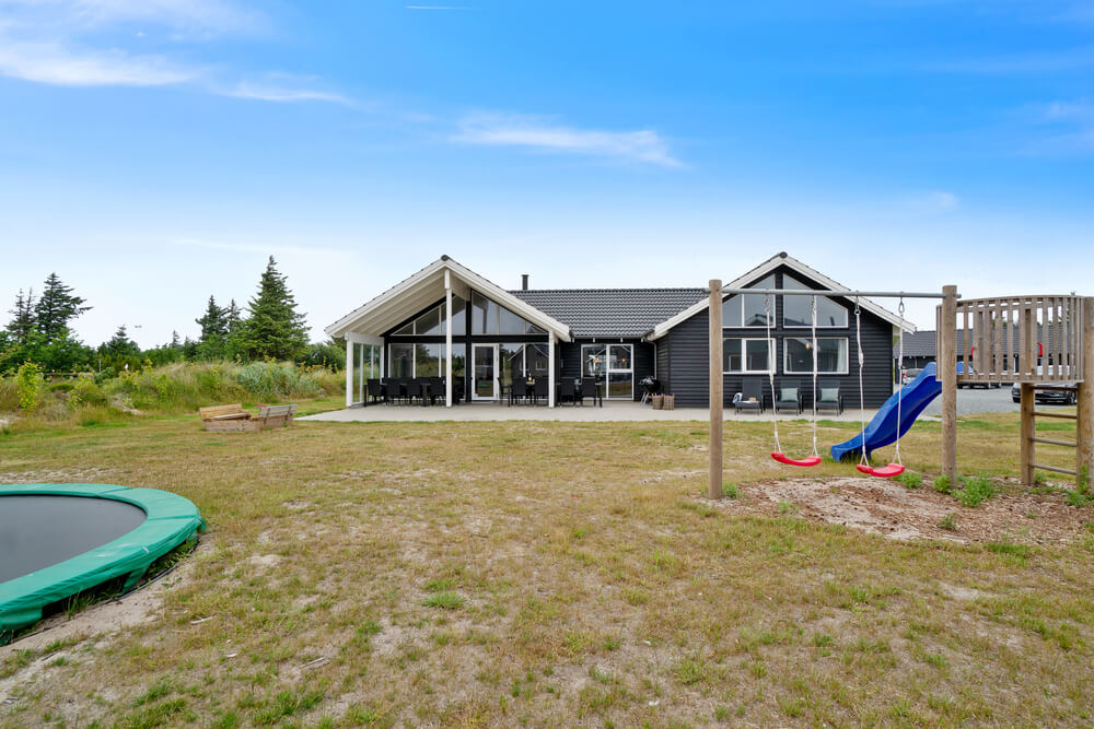 Dieses schöne Poolhaus Nr. 390 mit Platz für 18 Personen liegt in Westjütland