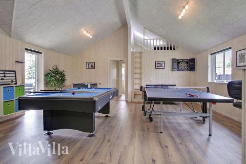Das Luxusferienhaus 707 für 20 Personen hat einen großen Aktivitätsraum mit u. a. Billard und Darts