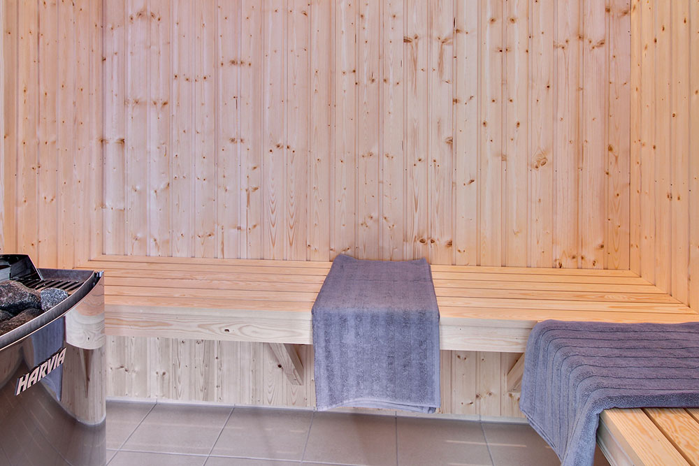Genießen Sie die heiße Sauna im Luxusferienhaus Nr. 707 für 20 Personen