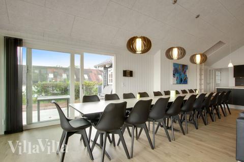 Aufenthaltsraum mit Platz für 24 im Luxusferienhaus Nr. 400.