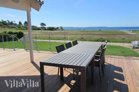 Das Luxusferienhaus Nr. 400 hat eine tolle Terrasse, die mit hochwertigen Gartenmöbeln für 24 Personen ausgestattet ist.