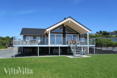 Dieses schöne Poolhaus Nr. 400 mit Platz für 24 Personen liegt in Ostjütland