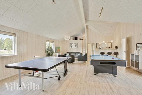 Aktivitätsraum im Luxusferienhaus Nr. 406 mit 9 Schlafzimmern und Platz für 24 Gäste.