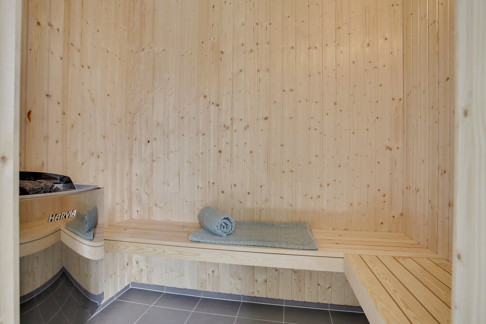 Genießen Sie die heiße Sauna im Luxusferienhaus Nr. 406 für 24 Personen