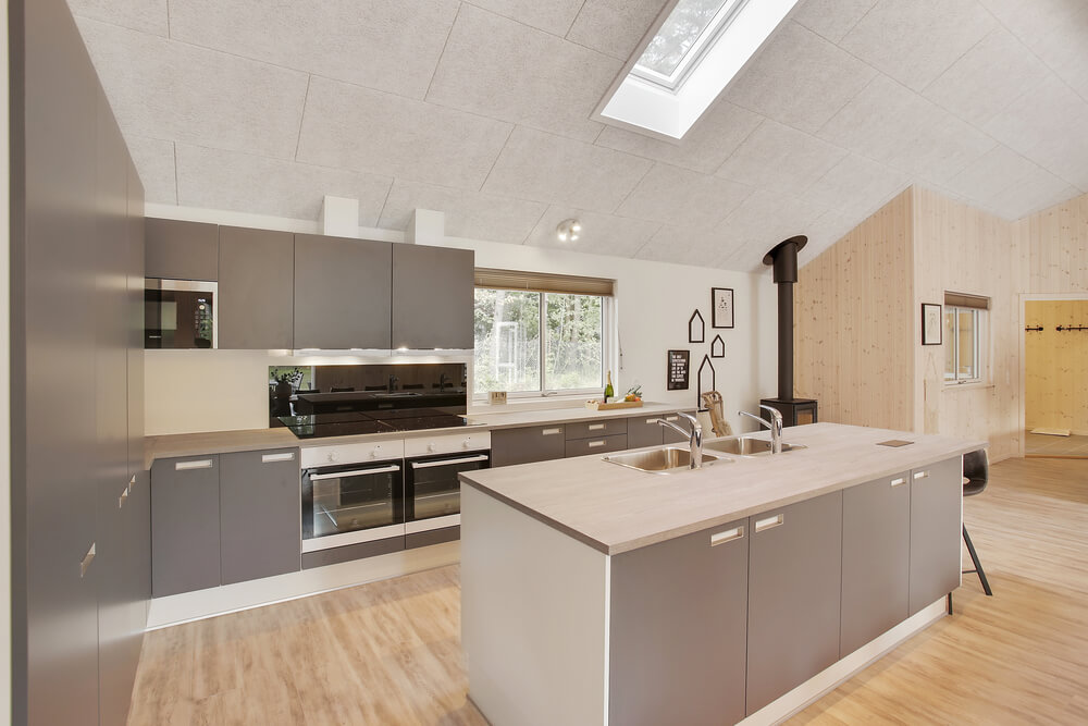 Die Küche in dem Luxusferienhaus Nr. 406 ist so gut ausgestattet, dass man problemlos Mahlzeiten für 24 Personen zubereiten kann.