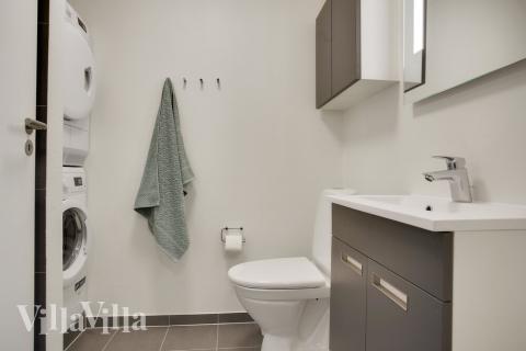 Eines der Badezimmer im Luxusferienhaus Nr. 406