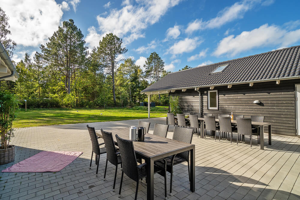 Das Luxusferienhaus Nr. 406 hat eine tolle Terrasse, die mit hochwertigen Gartenmöbeln für 24 Personen ausgestattet ist.