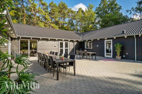 Genießen Sie einen Grillabend auf der Terrasse des Luxusferienhauses Nr. 406 in Nordseeland