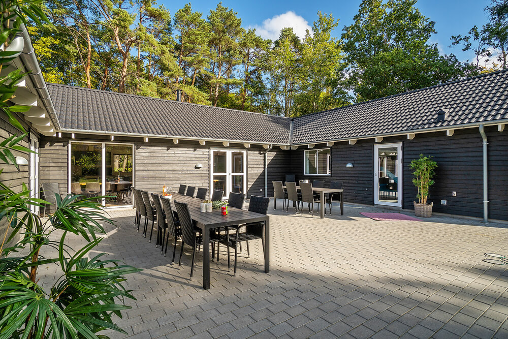 Genießen Sie einen Grillabend auf der Terrasse des Luxusferienhauses Nr. 406 in Nordseeland