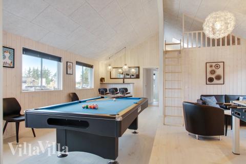 Neben den vielen schönen Stunden, die man im Poolbereich des Hauses verbringen kann, bietet das Luxusferienhaus 407 auch Spielevergnügen bei Billard/Tischtennis und Darts