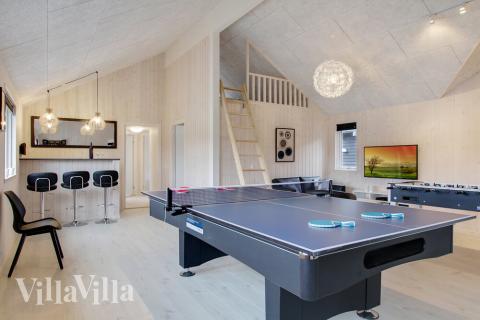 Das Luxusferienhaus 407 für 22 Personen hat einen großen Aktivitätsraum mit u. a. Billard und Darts