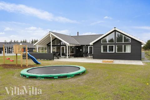 Dieses schöne Poolhaus Nr. 407 mit Platz für 22 Personen liegt in Westjütland