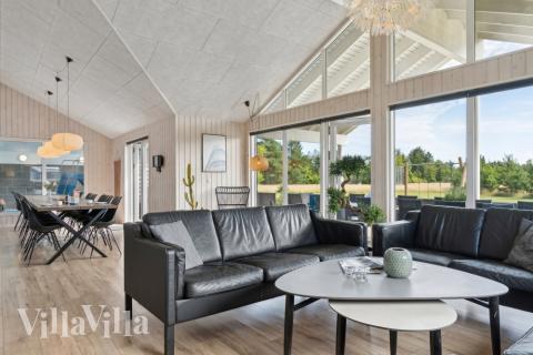 Die Couchecke im Luxusferienhaus Nr. 408 in Nordjütland.