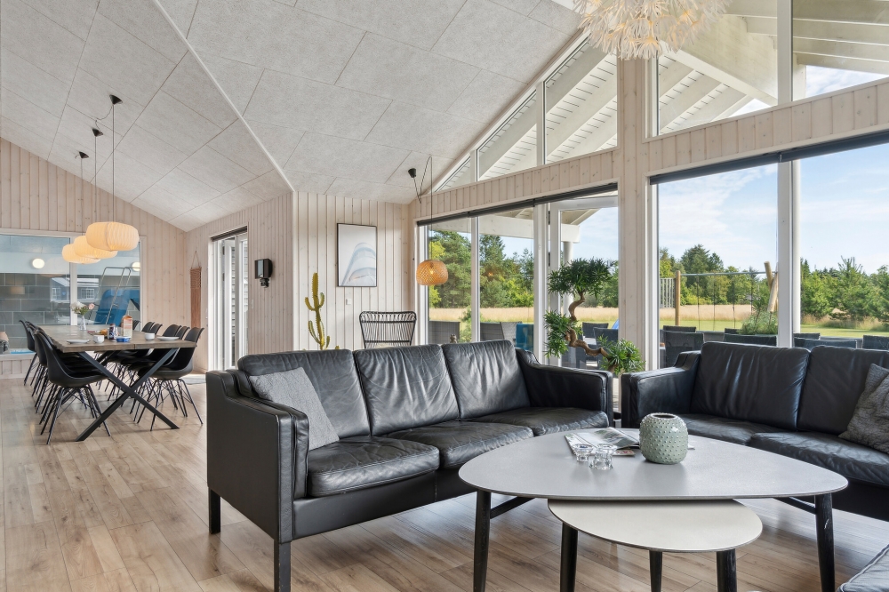 Die Couchecke im Luxusferienhaus Nr. 408 in Nordjütland.