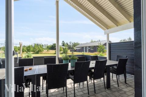 Das Luxusferienhaus Nr. 408 hat eine tolle Terrasse, die mit hochwertigen Gartenmöbeln für 18 Personen ausgestattet ist.