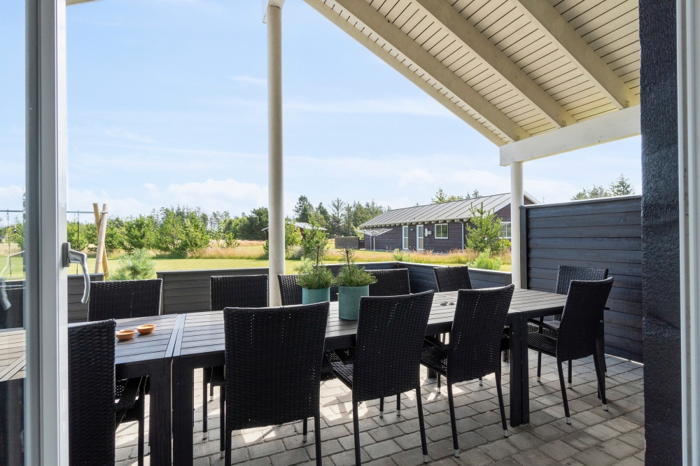 Das Luxusferienhaus Nr. 408 hat eine tolle Terrasse, die mit hochwertigen Gartenmöbeln für 18 Personen ausgestattet ist.