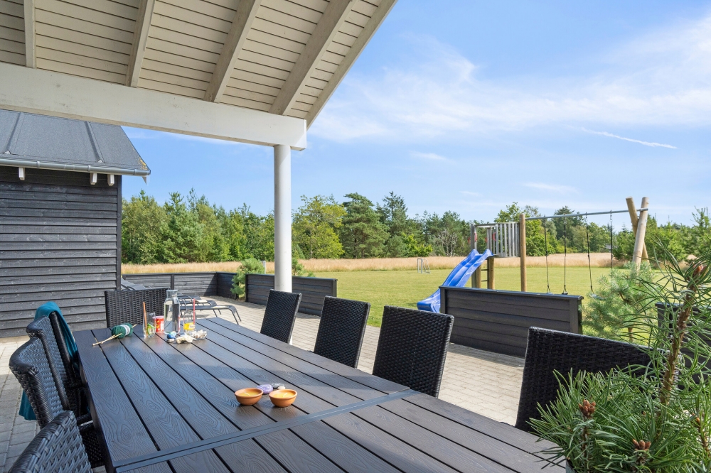 Genießen Sie einen Grillabend auf der Terrasse des Luxusferienhauses Nr. 408 in Nordjütland