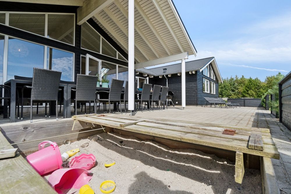 Große Terrasse am Luxusferienhaus Nr. 408 in Nordjütland.
