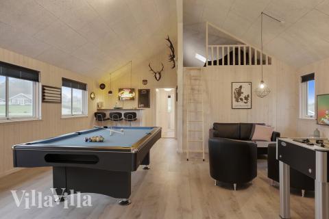 Das Luxusferienhaus 392 für 18 Personen hat einen großen Aktivitätsraum mit u. a. Billard und Darts