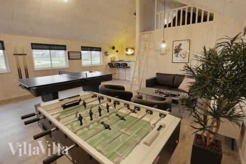 Aktivitätsraum im Luxusferienhaus Nr. 392 mit 7 Schlafzimmern und Platz für 18 Gäste.