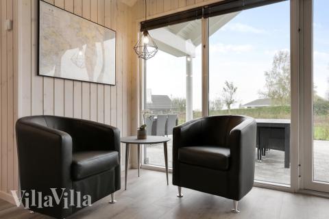 Aufenthaltsraum mit Platz für 18 im Luxusferienhaus Nr. 392.