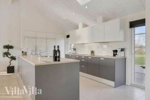 Die Küche in dem Luxusferienhaus Nr. 415 ist so gut ausgestattet, dass man problemlos Mahlzeiten für 26 Personen zubereiten kann.