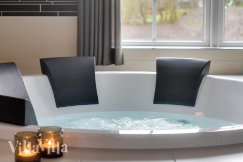 Genießen Sie den warmen Whirlpool im Luxusferienhaus Nr. 415 in Fünen und seine Inseln