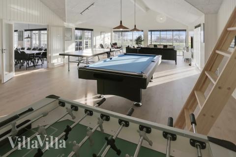 Neben den vielen schönen Stunden, die man im Poolbereich des Hauses verbringen kann, bietet das Luxusferienhaus 415 auch Spielevergnügen bei Billard/Tischtennis und Darts