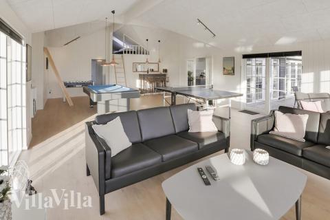 Das Luxusferienhaus 415 für 26 Personen hat einen großen Aktivitätsraum mit u. a. Billard und Darts