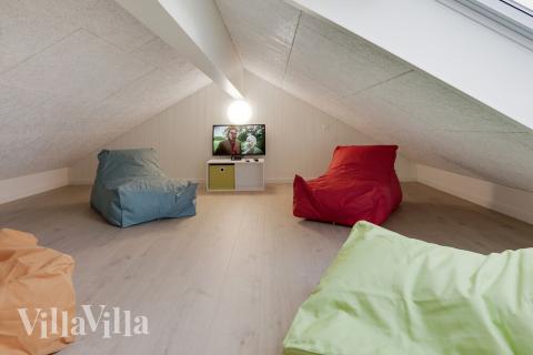 Einige der 26 Schlafgelegenheiten befinden sich im Luxusferienhaus Nr. 415 auf dem ausgebauten Dachboden