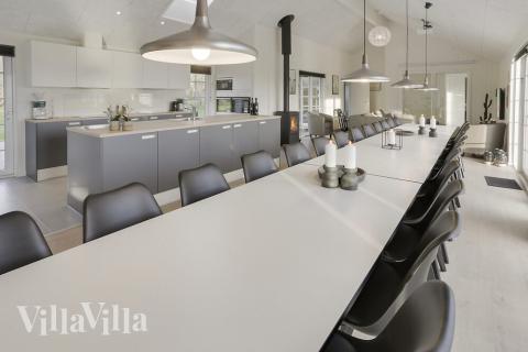 Aufenthaltsraum mit Platz für 26 im Luxusferienhaus Nr. 415.