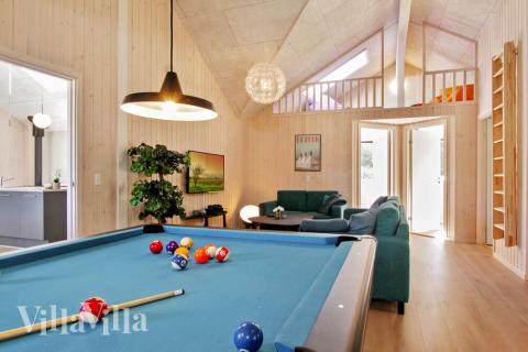 Das Luxusferienhaus 410 für 20 Personen hat einen großen Aktivitätsraum mit u. a. Billard und Darts