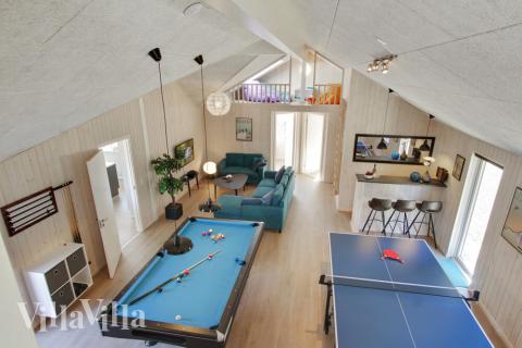 Aktivitätsraum im Luxusferienhaus Nr. 410 mit 8 Schlafzimmern und Platz für 20 Gäste.