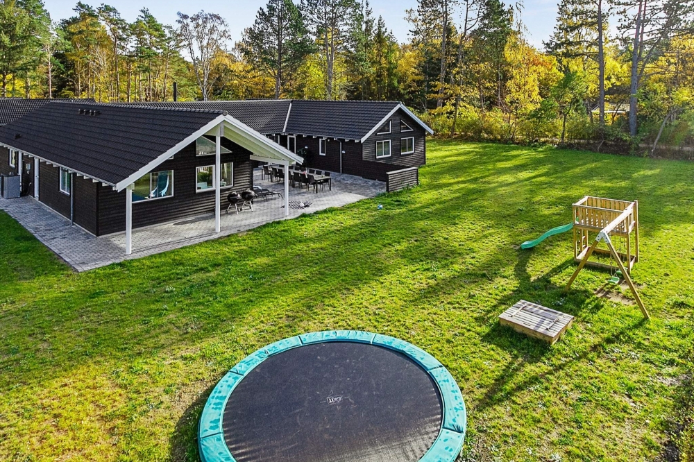 Dieses schöne Poolhaus Nr. 410 mit Platz für 20 Personen liegt in Nordseeland