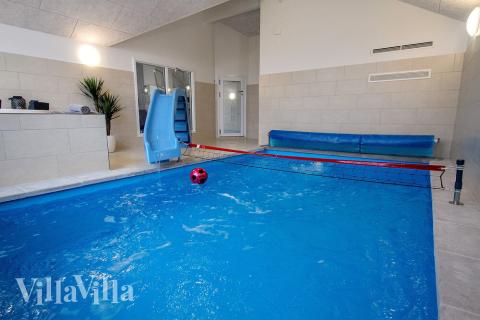 Der schicke Pool im Luxusferienhaus Nr. 409 für 18 Personen