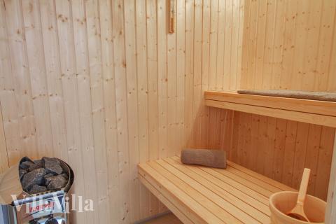 Genießen Sie die heiße Sauna im Luxusferienhaus Nr. 409 für 18 Personen