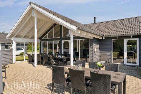 Das Luxusferienhaus Nr. 409 hat eine tolle Terrasse, die mit hochwertigen Gartenmöbeln für 18 Personen ausgestattet ist.